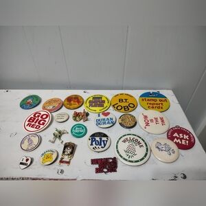 Vintage Button & Pin‎ Lot Mixed Graphic Pins 70s 80s 90s Music Slogans Humor
